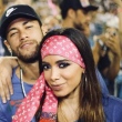 Neymar e Anitta são flagrados aos beijos no carnaval no Rio de Janeiro