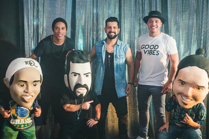 Wesley Safadão lança clipe de música com Ronaldinho Gaúcho e