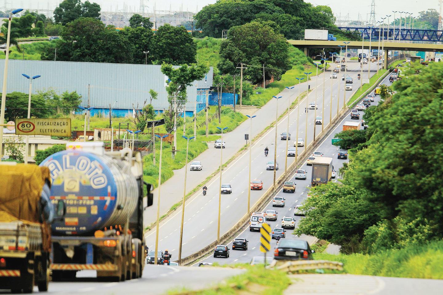 Trecho urbano da BR-153 entre Goiânia e Aparecida de Goiânia: concessão previa que anel viário fosse opção para veículos pesados e aliviasse congestionamentos em trecho
