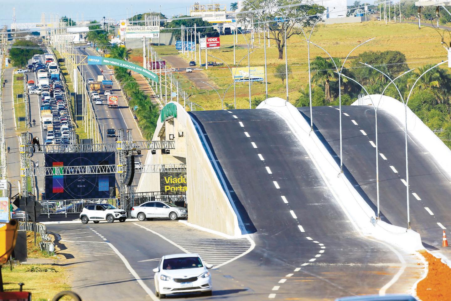 Viaduto na entrada de Trindade: rampas elevadas servem para os motoristas que seguem pela GO-060 