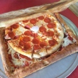pizza feita com caixa de pizza
