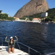 Milionária, ex-BBB Emilly ostenta em iate no Rio: ‘Com vários zeros'