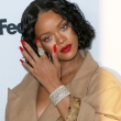 Rihanna dá conselho amoroso a fã no Twitter