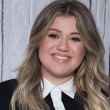 Kelly Clarkson ajuda fã em pedido de casamento