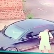 Ladrão tenta roubar carro, mas é surpreendido por casal fazendo sexo