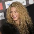 Shakira fica ruiva 