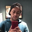 Look de Neymar para assinar contrato com Paris Saint-Germain vira piada