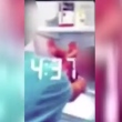 Babás são presas por colocarem bebê dentro de geladeira e gravar vídeo; assista