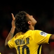 Em jogo com gol contra bizarro, Neymar estreia bem no PSG com gol e assistência