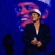 Bruno Mars doa R$ 3,2 milhões para vítimas de água contaminada