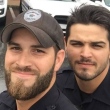 Delegacia de polícia faz sucesso nas redes após selfie de policiais bonitos