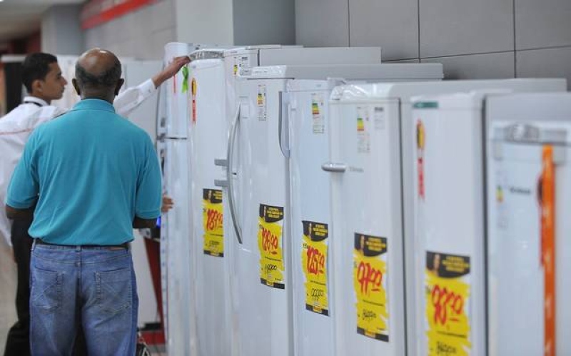 CIC Oeste e Enel trocam geladeiras antigas por novas – Secretaria