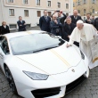 Papa vai leiloar Lamborghini exclusiva que ganhou de presente avaliada em R$ 1,7 milhão