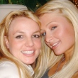 Paris Hilton garante que ela e Britney inventaram a 'selfie'