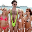 Ator de 'Borat' se oferece para pagar multa de turistas que usaram sunga do personagem