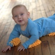 Roupa de bebê com cerdas de esfregão pode ser comprada pela internet