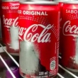 Dono de lanchonete chama atenção da web por 'raspar' todas as latas de Coca-Cola