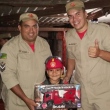 Menino ganha surpresa do Corpo de Bombeiros durante festa de aniversário em Itumbiara