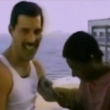 Gloria Maria e Freddie Mercury em entrevista para o 'Fantástico' em 1985. Foto: Reprodução de 'Vídeo