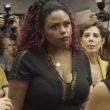 Lulu (Carla Cristina Cardoso) sofre discriminação na Chic 
