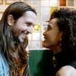 Vitória (Taís Araujo) cobra explicação pelo beijo de Davi (Vladimir Brichta), em 'Amor de Mãe' 