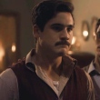 Alfredo (Nicolas Prattes) desabafa com Julinho (André Luiz Frambach) em 'Éramos Seis'