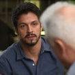 Marcos (Romulo Estrela) fica sem reação com falta de memória de Alberto (Antonio Fagundes), em 'Bom 