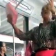 Passageira e pregadora disputando quem fala mais alto no metrô de Recife