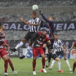 Athletico-PR vence o Atlético-MG no Mineirão