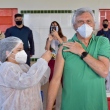 Ronaldo Caiado toma segunda dose de vacina contra a Covid-19