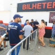 Torcedores fazem fila para compra de ingressos para final do Campeonato Goiano