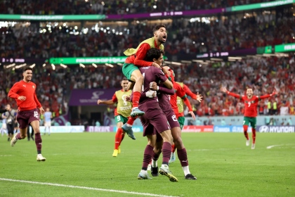 Bola De Futebol De Primeira Vista Com Espanha Vs. Partida Da