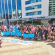 Professores da UEG manifestaram em frente ao Palácio Pedro Ludovico Teixeira, na Praça Cívica